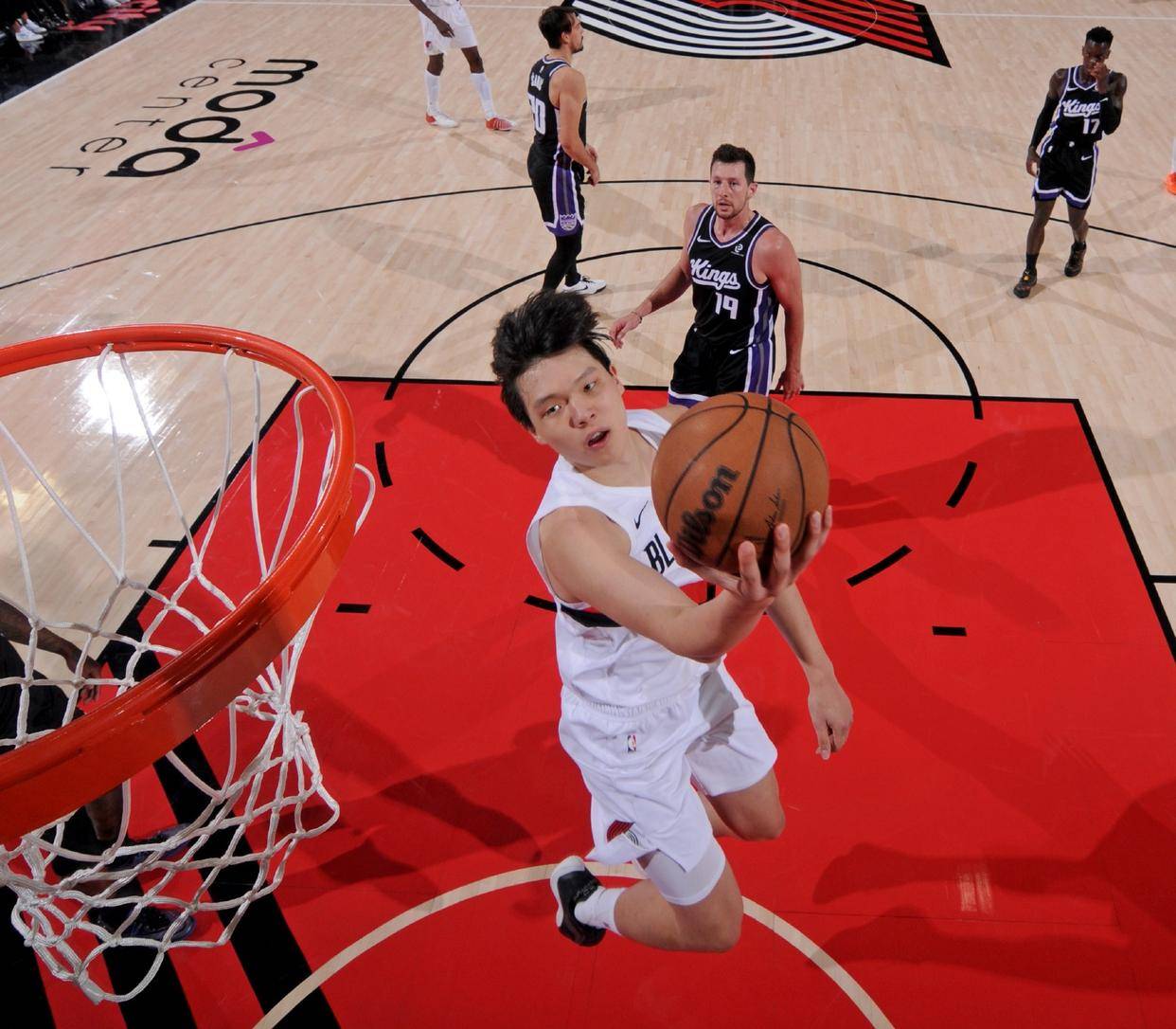 包含关键时刻NBA季后赛焦点战，波特兰开拓者状态回暖，悬念犹存，阵容厚度经受考验的词条