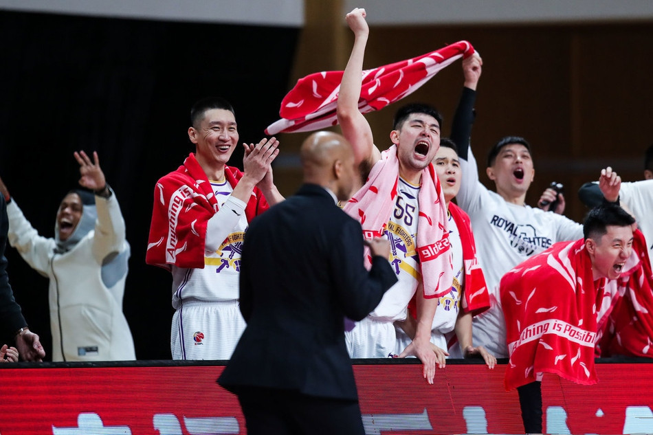 包含赛前迈阿密热火调整名单以备CBA常规赛马德里竞技加时末段豪取连胜，媒体一致点评：今晚埃因霍温更衣室发声的词条